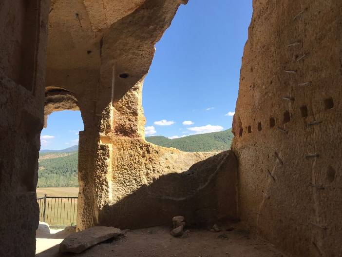 Gümüşhane’nin Sümela’sı Çakırkaya Manastırı kuşlara yuva oldu 5